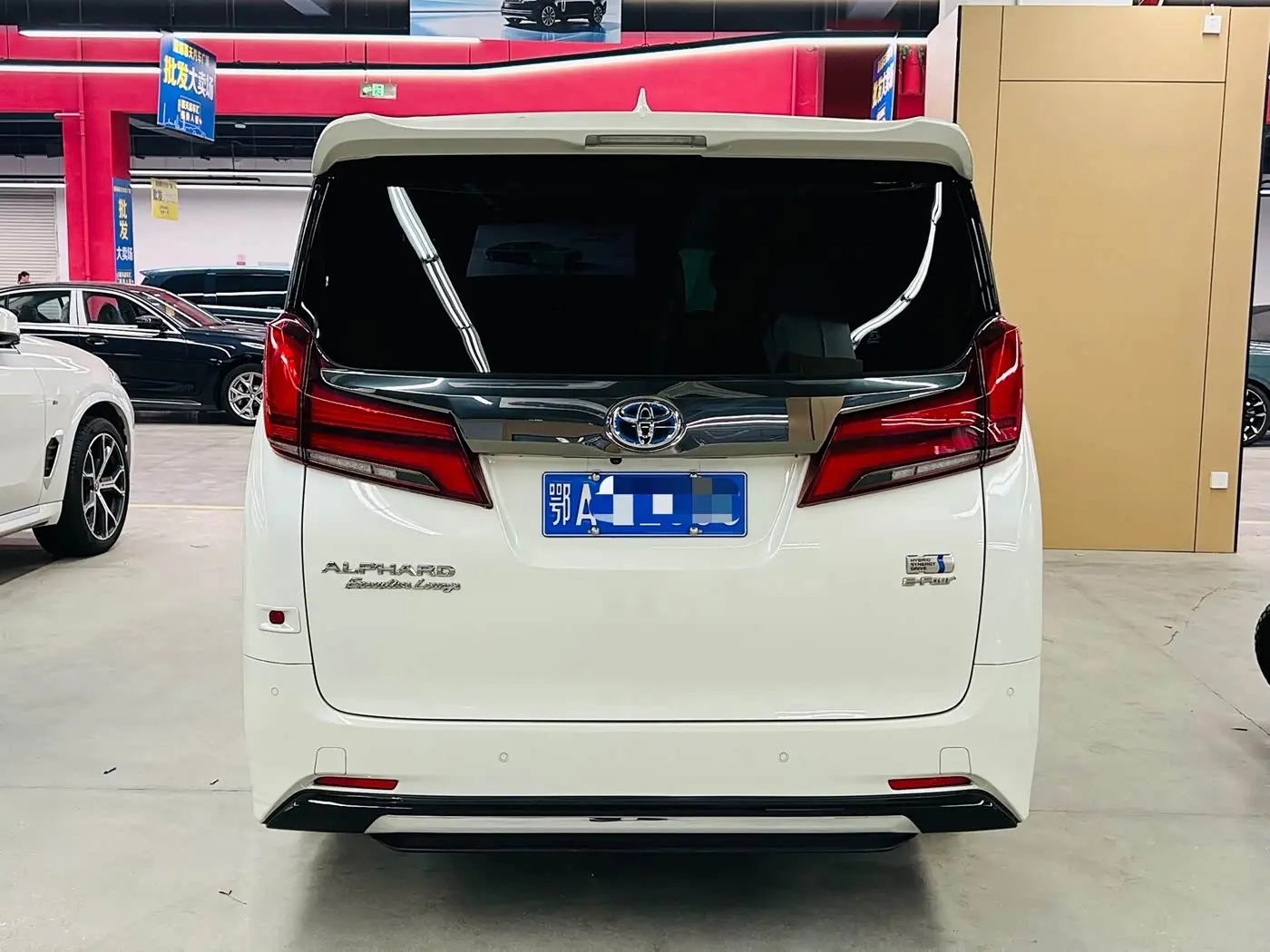 Toyota Alphard 2022 — Photo 5/20