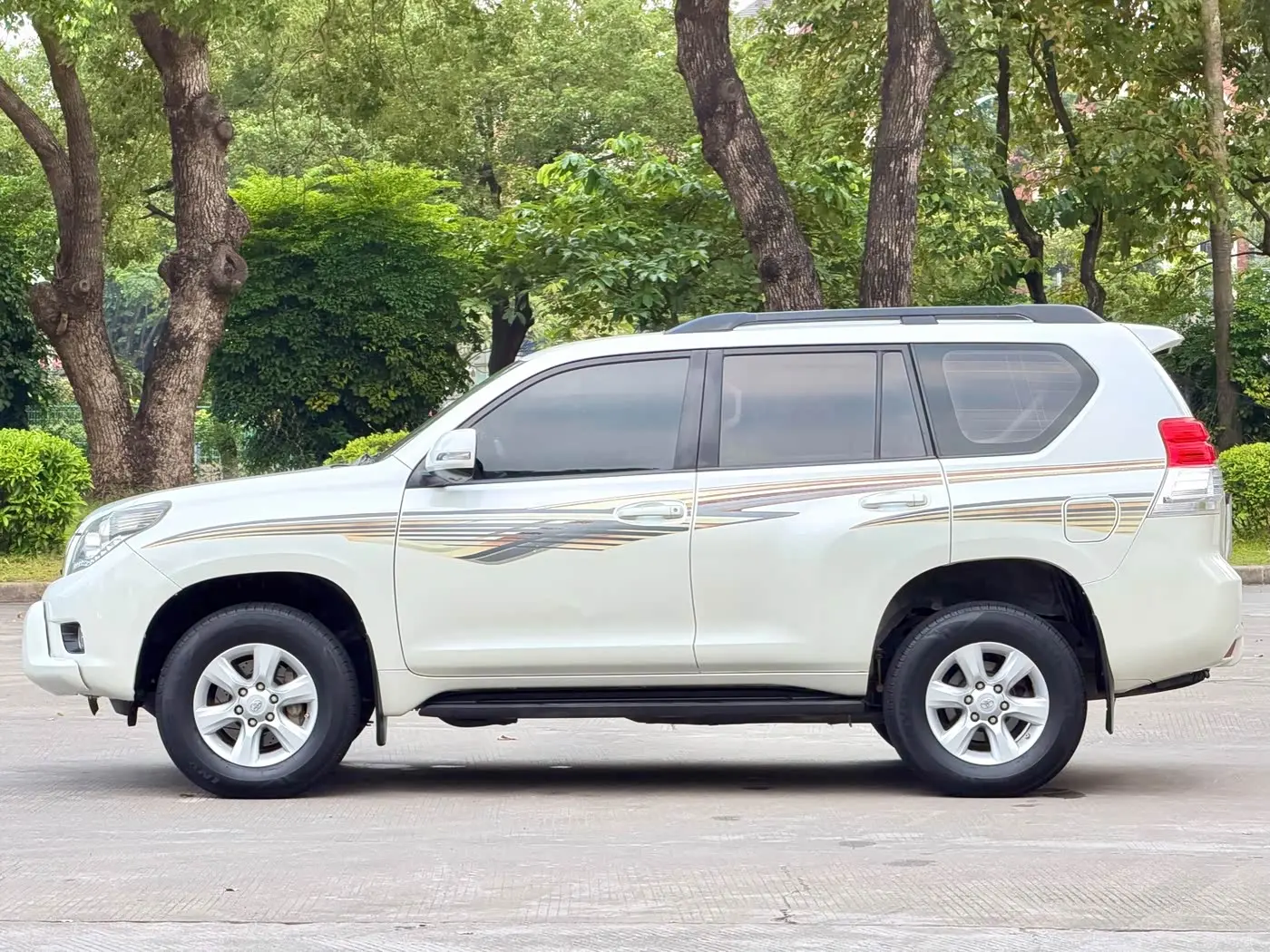 Toyota Prado 2013 — Photo 4/20