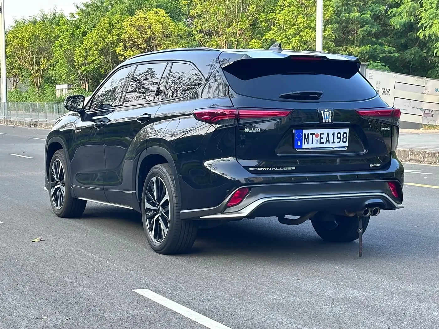 Toyota Crown Kluger 2023 — Photo 5/14