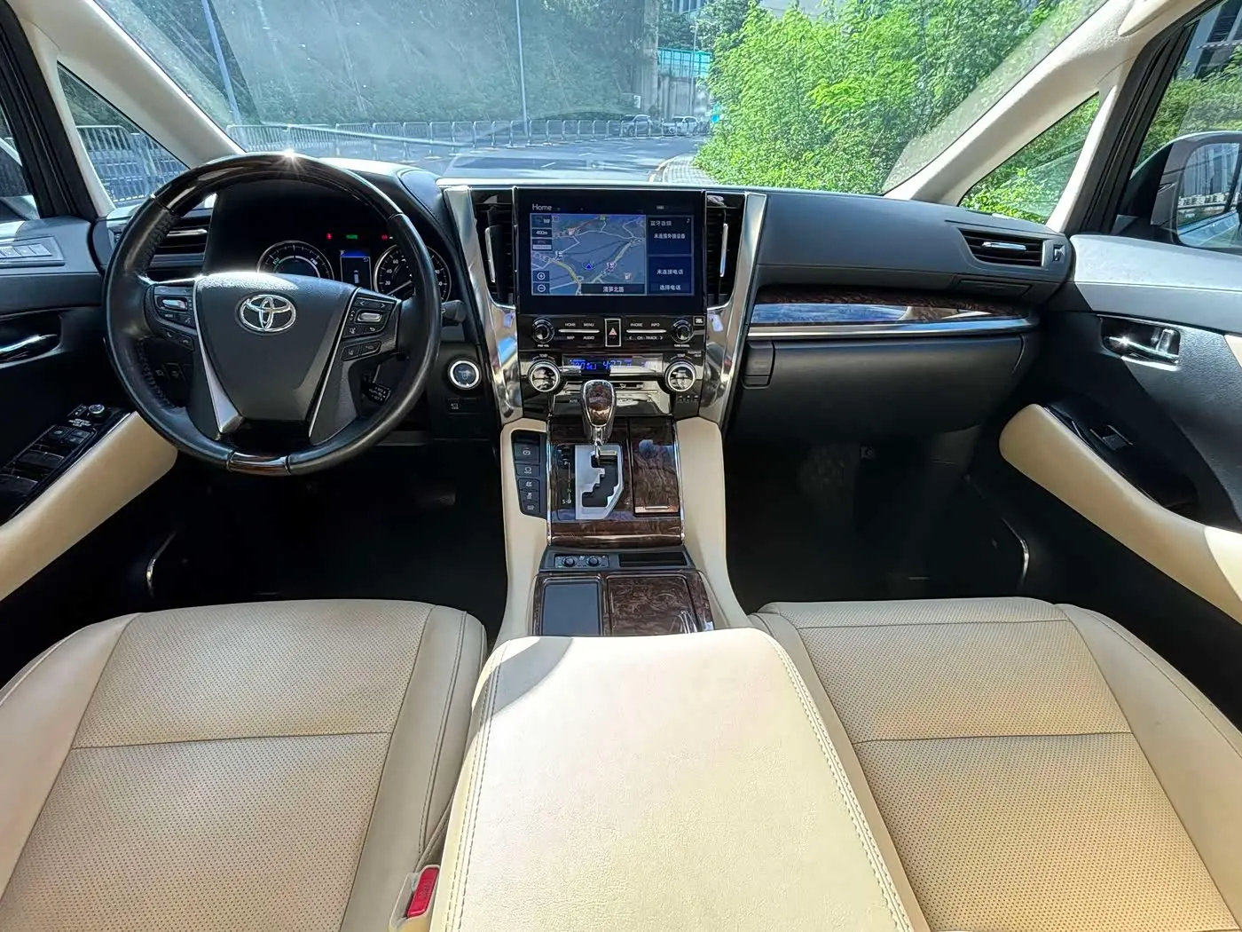 Toyota Alphard 2023 — Photo 8/20