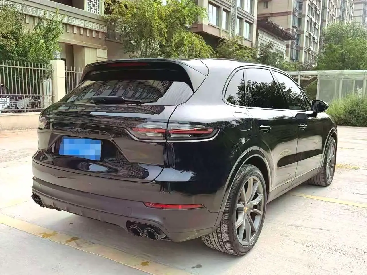 Porsche Cayenne 2023 — Photo 4/18