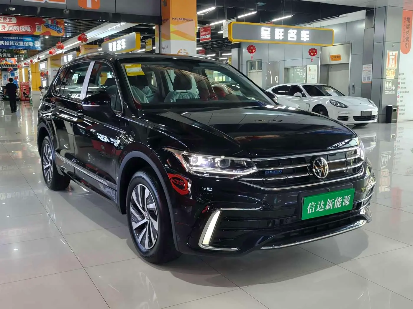 Volkswagen Tiguan L PHEV 2025 — Photo 3/20