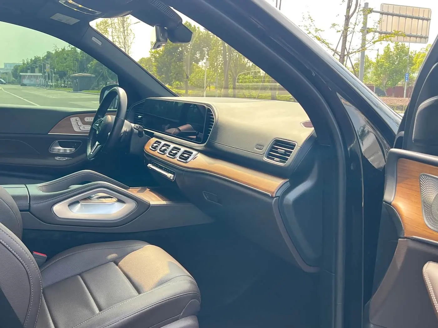 Mercedes-Benz GLS 2022 — Photo 9/15