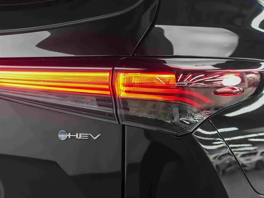 Toyota Crown Kluger 2024 — Photo 14/15