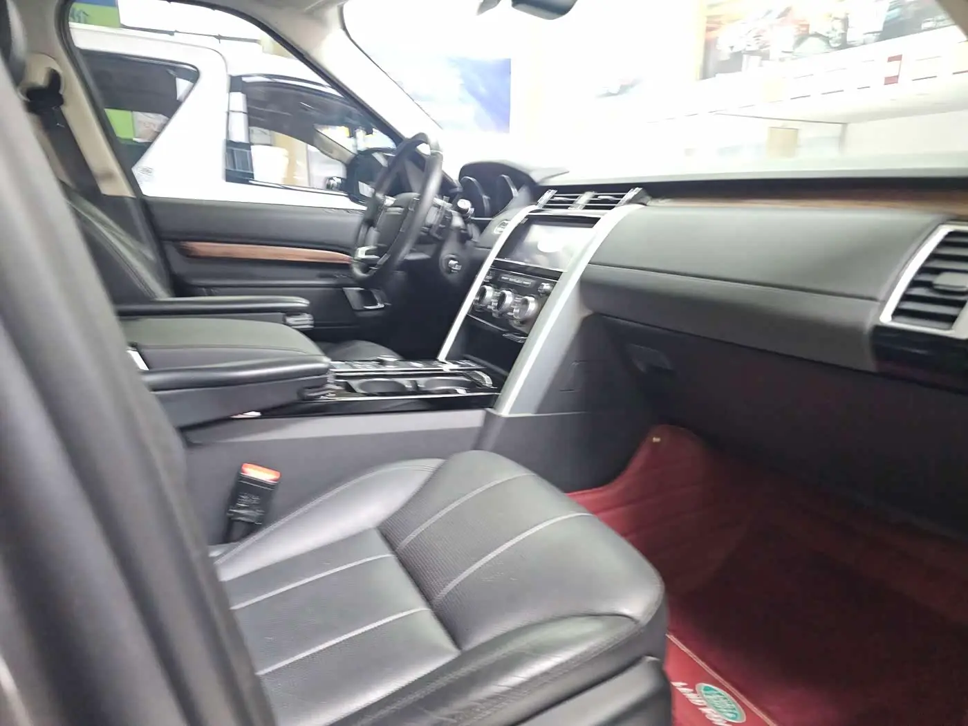 Land Rover Discovery 2017 — Şəkil 12/12