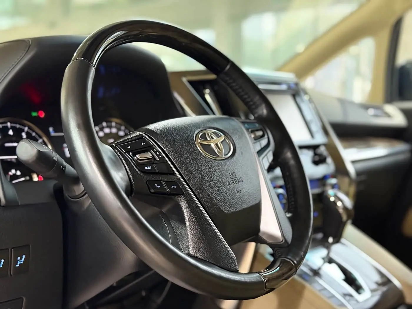Toyota Alphard 2019 — Photo 8/20