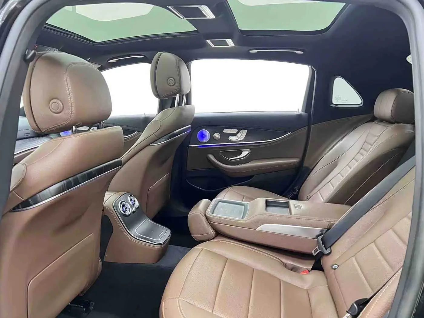 Mercedes-Benz E-Class 2023 — Photo 15/20