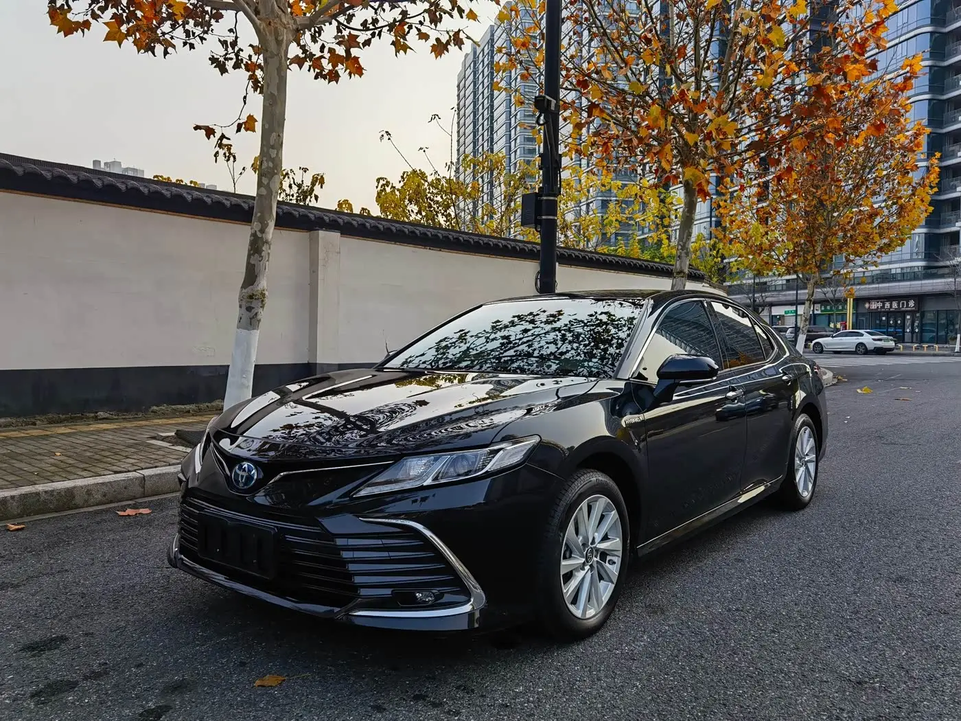 Toyota Camry 2023 — Photo 1/9