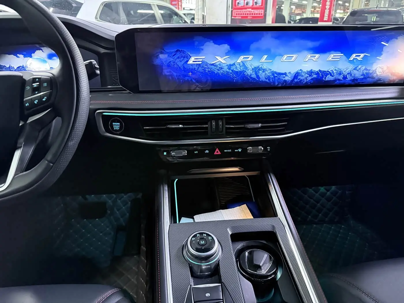 Ford Explorer 2024 — Photo 15/20