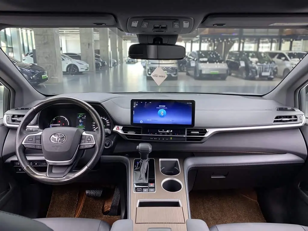 Toyota Granvia 2025 — Photo 15/20