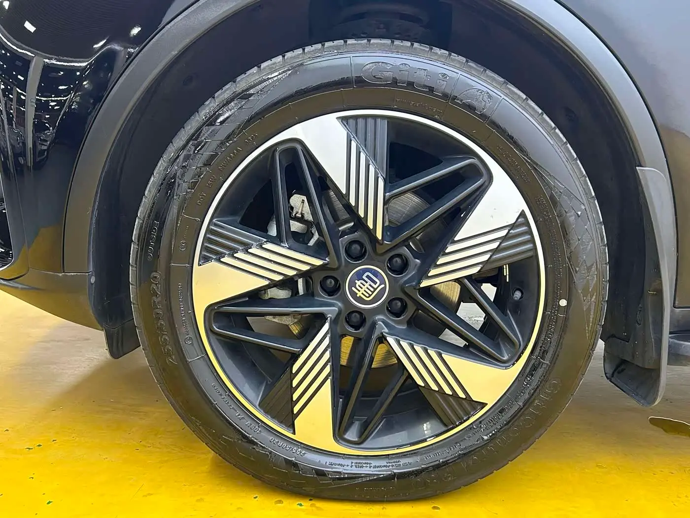 BYD Tang New Energy 2023 — Photo 9/10