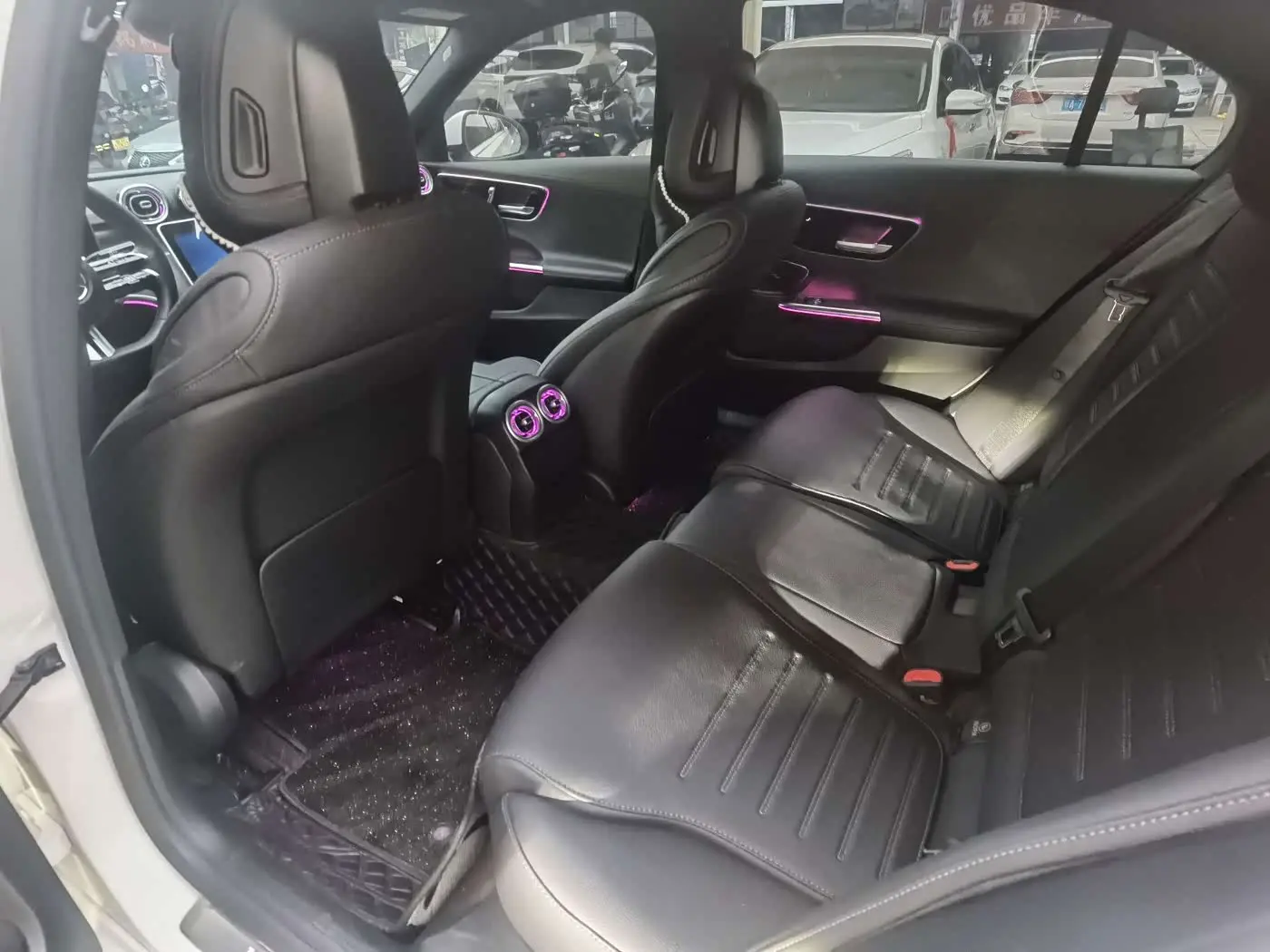 Mercedes-Benz C-Class 2025 — Photo 12/17