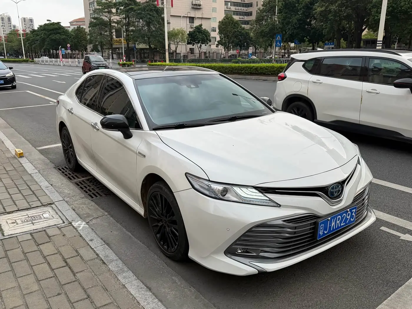 Toyota Camry 2021 — Фото 3/9