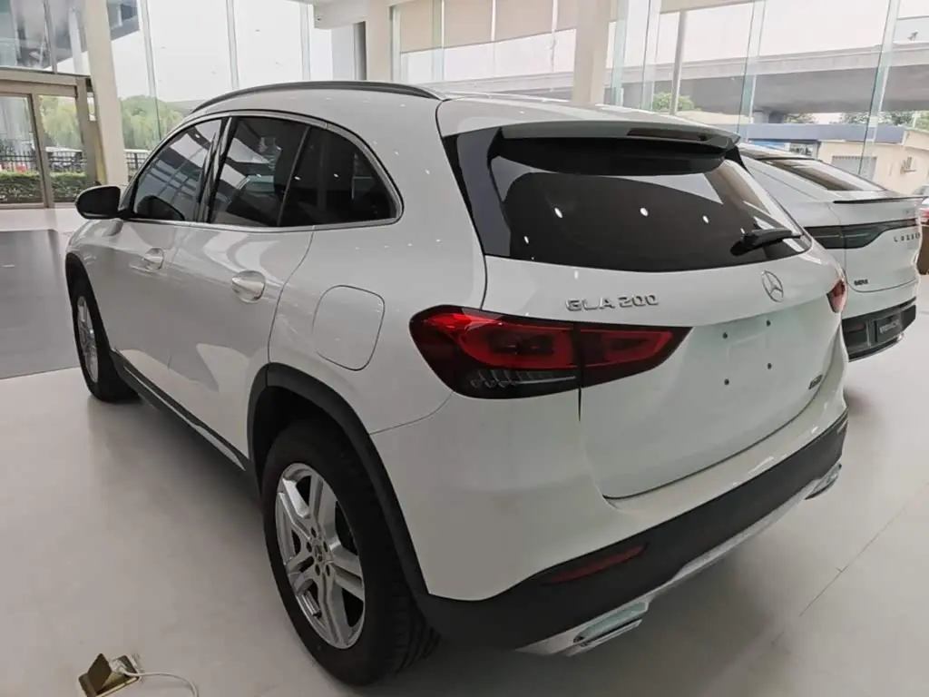 Mercedes-Benz GLA 2023 — Фото 5/20