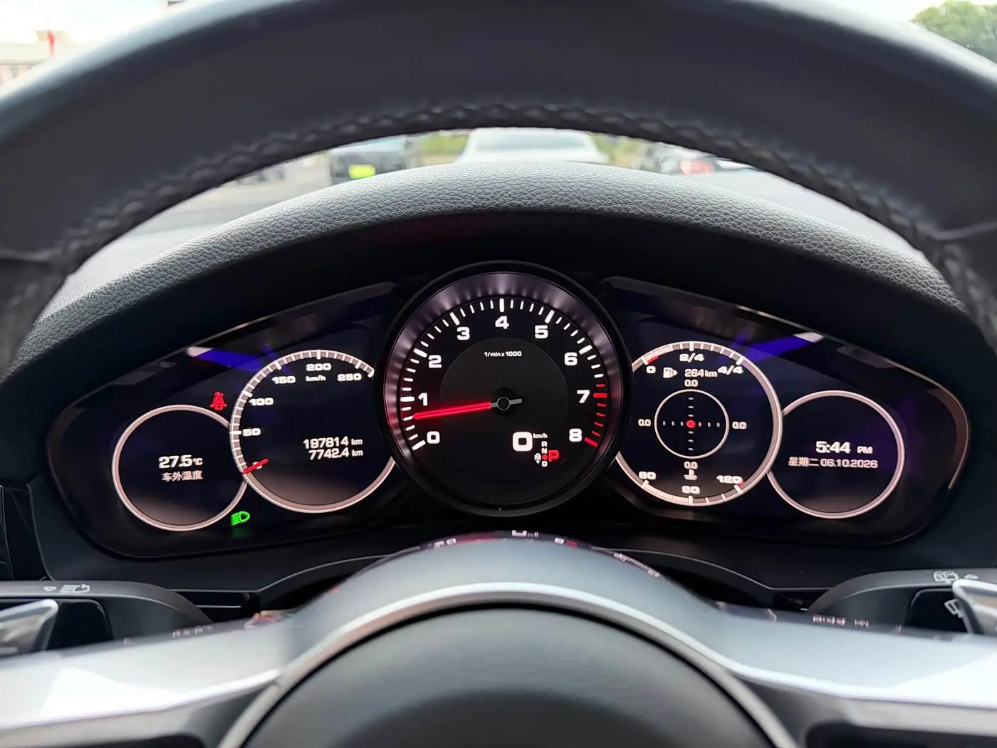 Porsche Cayenne 2018 — Фото 17/18