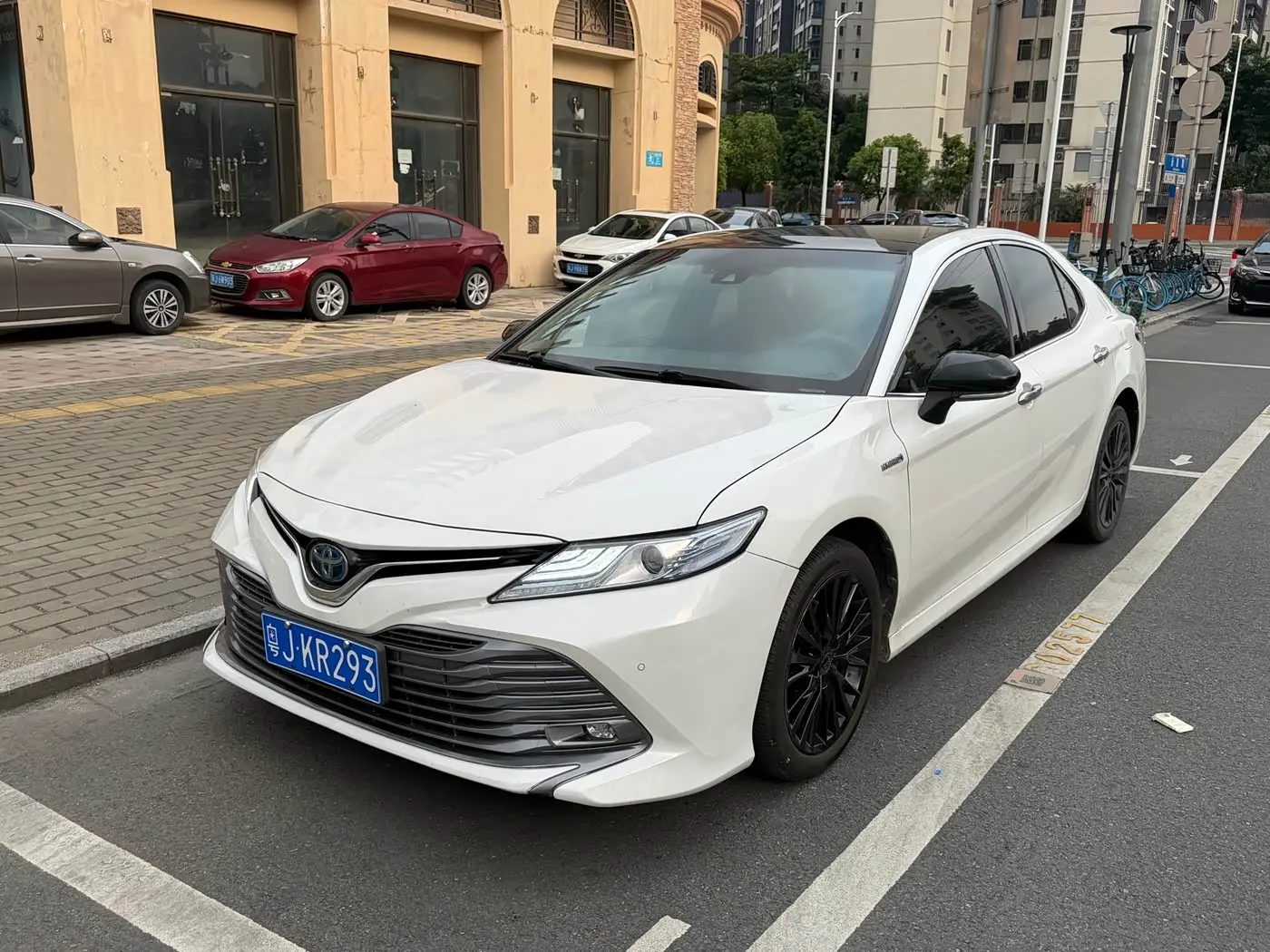 Toyota Camry 2021 — Фото 1/9