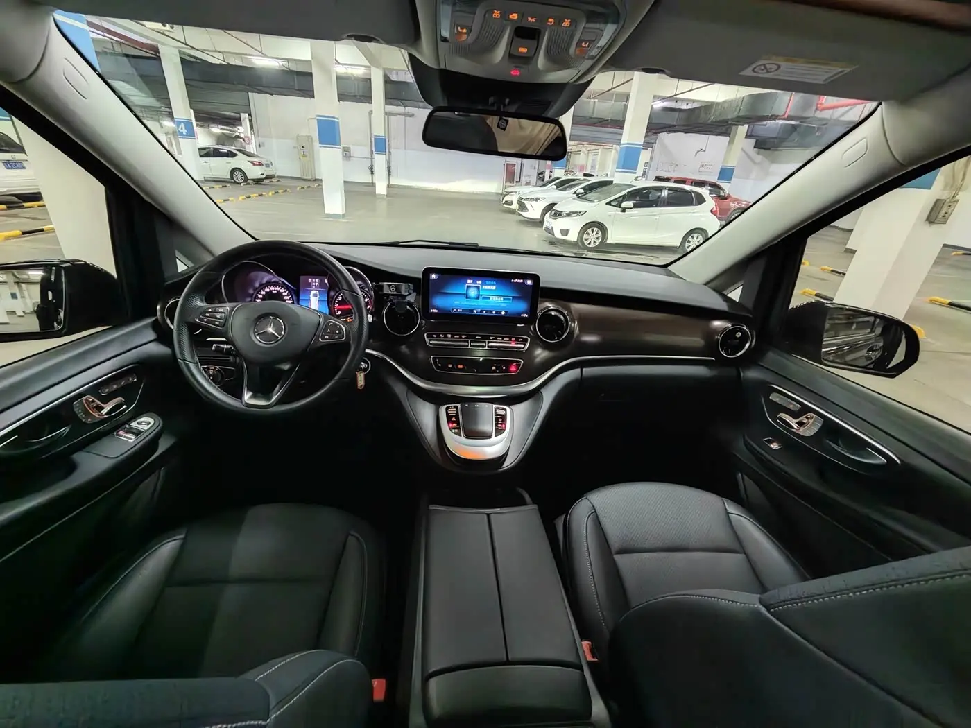 Mercedes-Benz V-Class 2021 — Фото 11/20