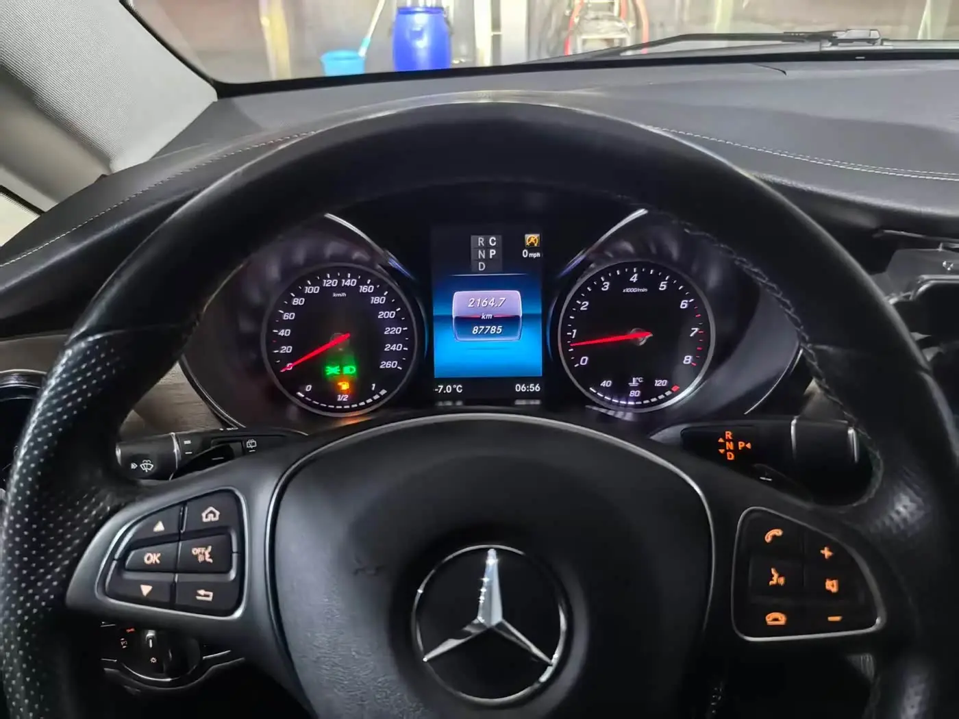 Mercedes-Benz V-Class 2021 — Photo 9/9