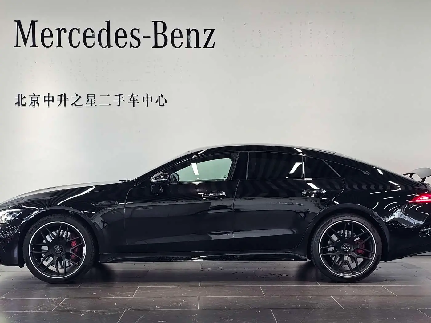 Mercedes-Benz AMG GT 2025 — Фото 2/17