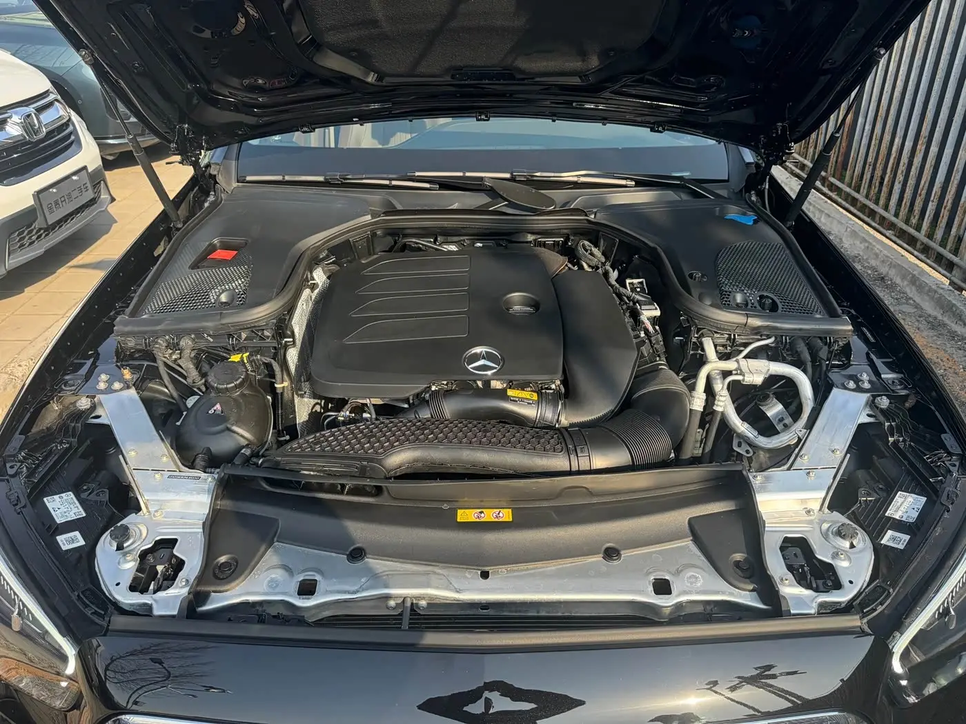 Mercedes-Benz E-Class 2022 — Photo 6/20