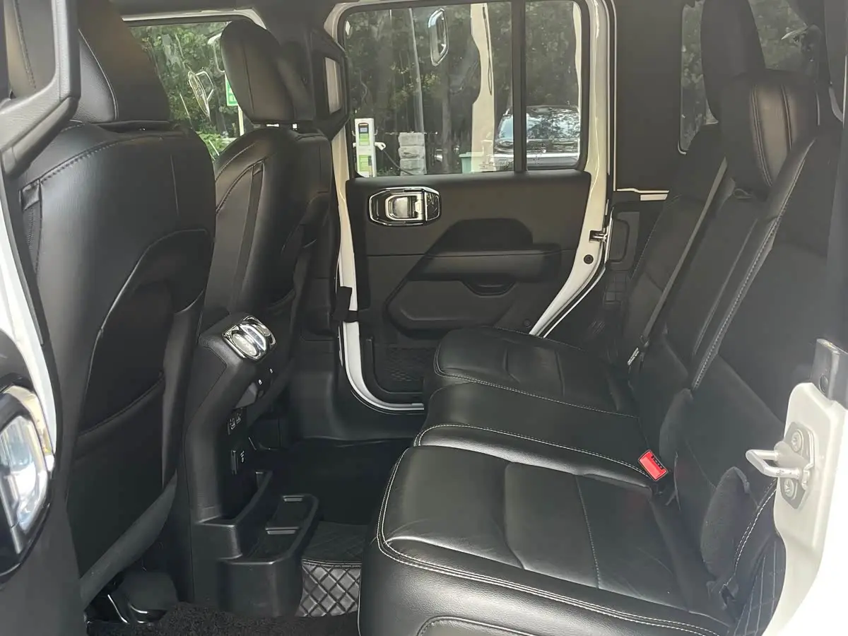 Jeep Wrangler 2020 — Фото 12/14