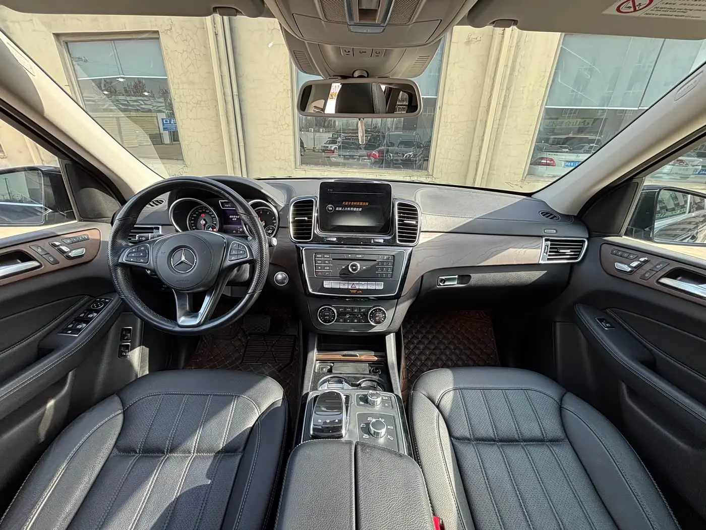 Mercedes-Benz GLS 2016 — Photo 9/18