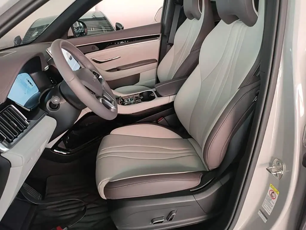 BYD Song PLUS PHEV 2024 — Photo 15/20
