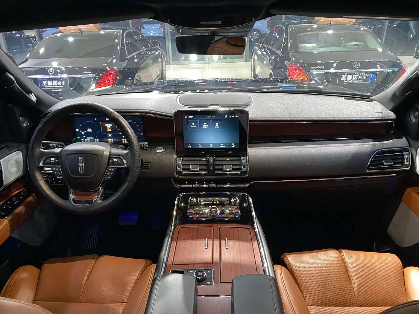Lincoln Navigator 2022 — Photo 7/17