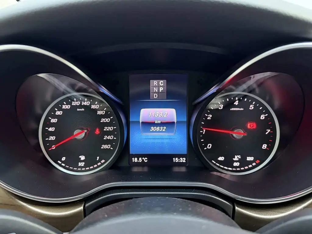 Mercedes-Benz V-Class 2022 — Фото 15/20
