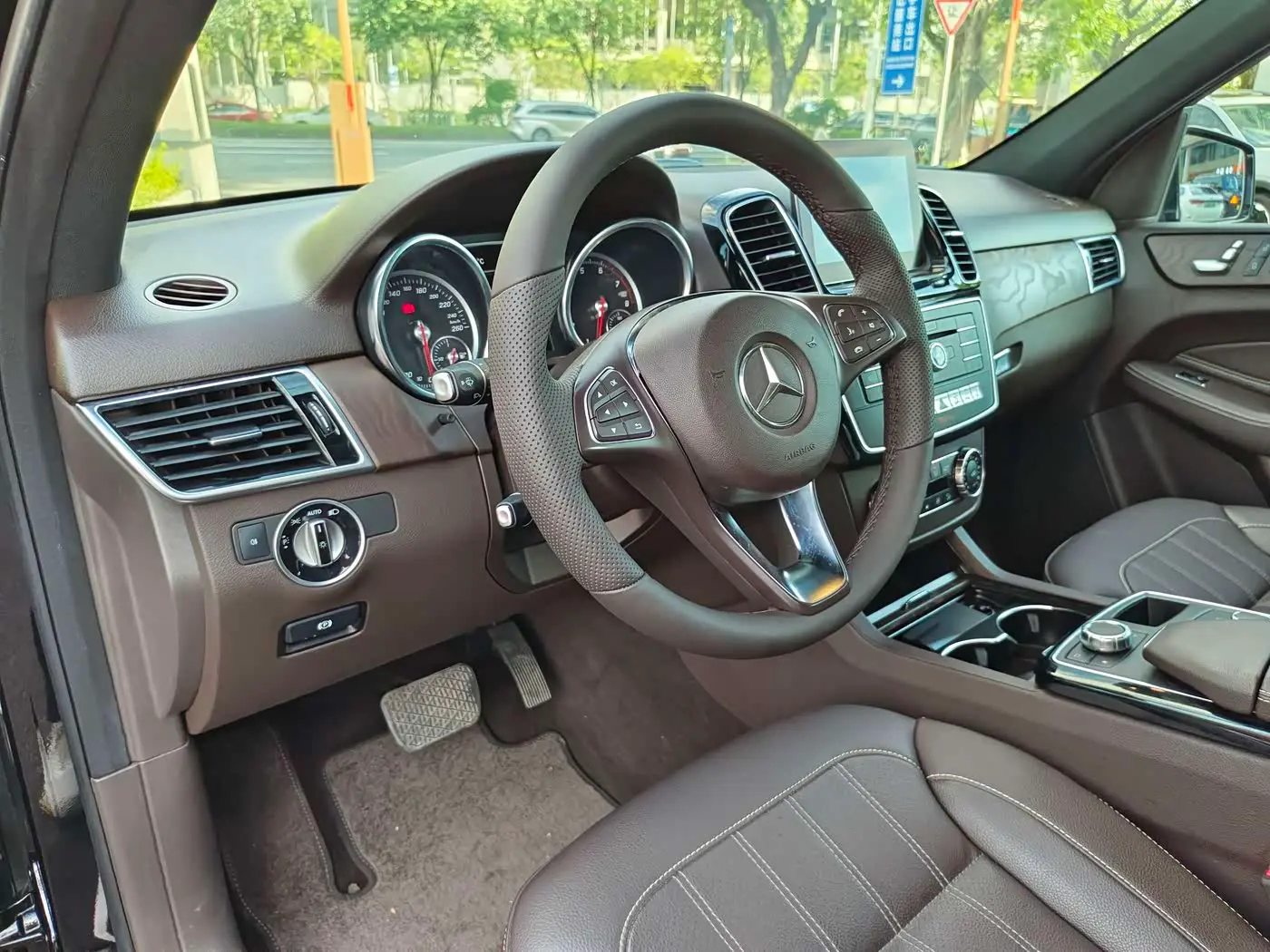 Mercedes-Benz GLE 2016 — Photo 10/20