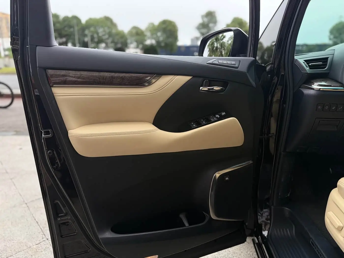 Toyota Vellfire 2020 — Photo 10/20