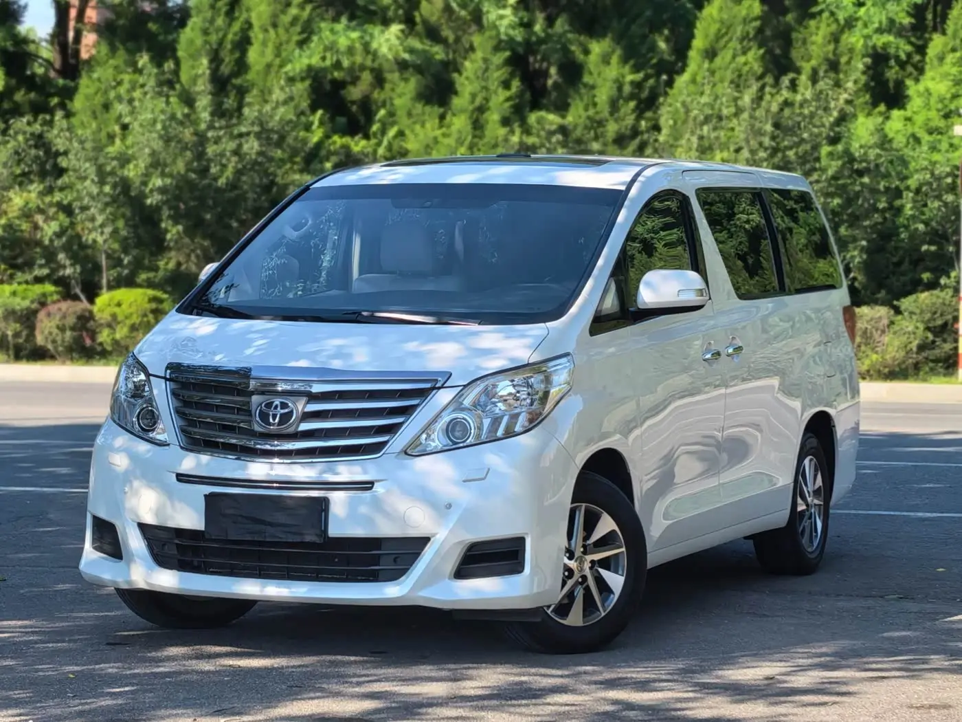 Toyota Alphard 2016 — Фото 1/20