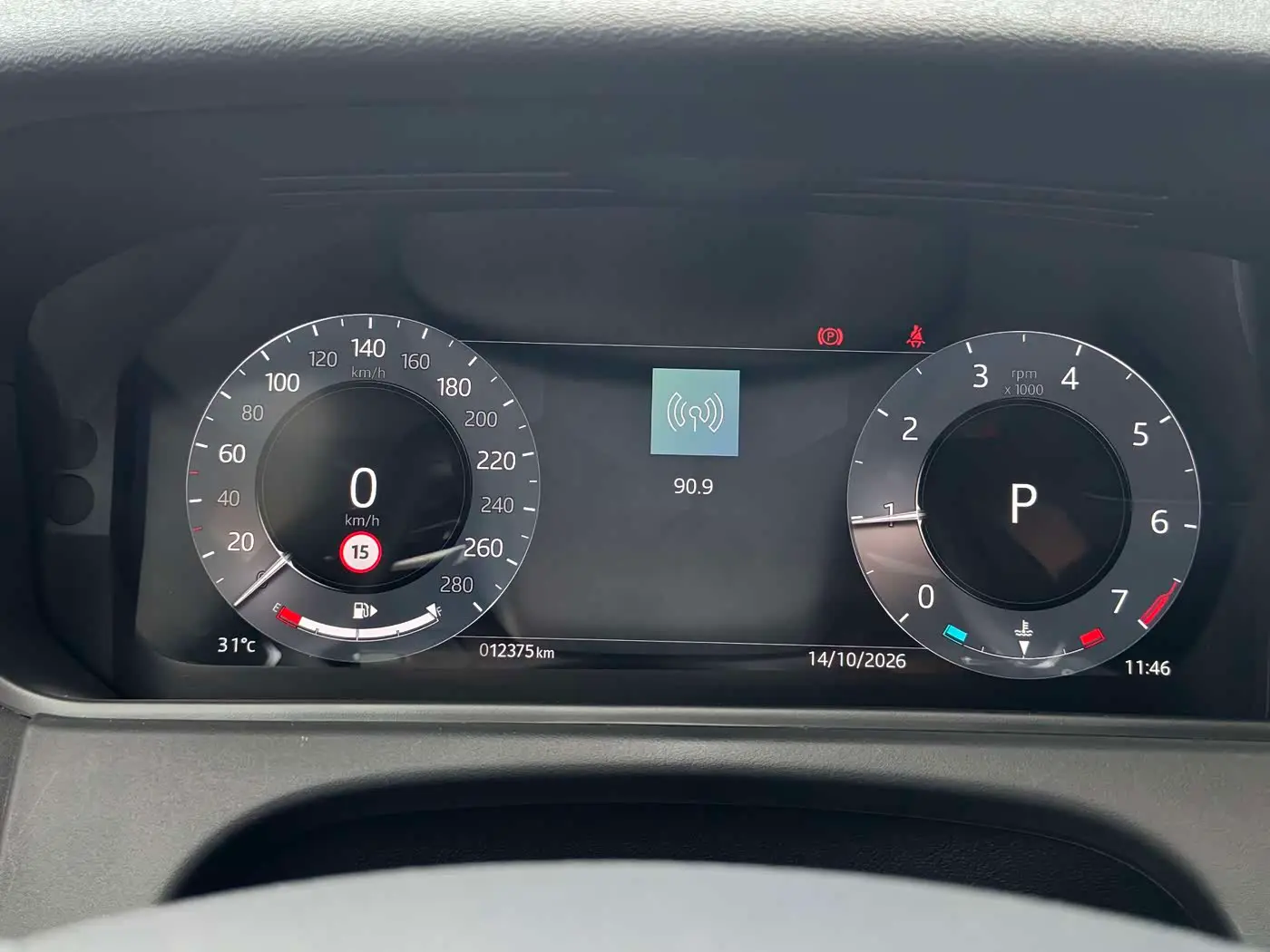 Land Rover Range Rover Velar 2023 — Photo 19/20