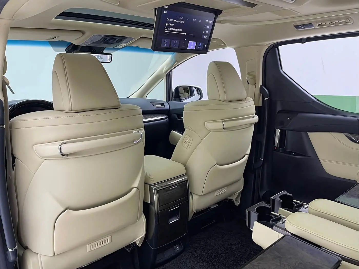 Toyota Alphard 2020 — Photo 9/11