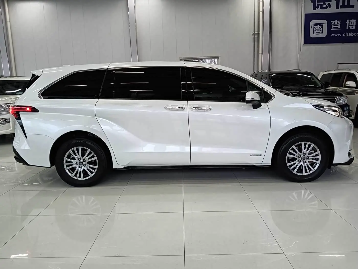 Toyota Sienna 2023 — Фото 7/20