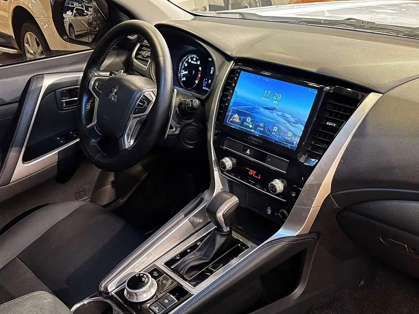 Mitsubishi Pajero Sport 2022 — Photo 17/20