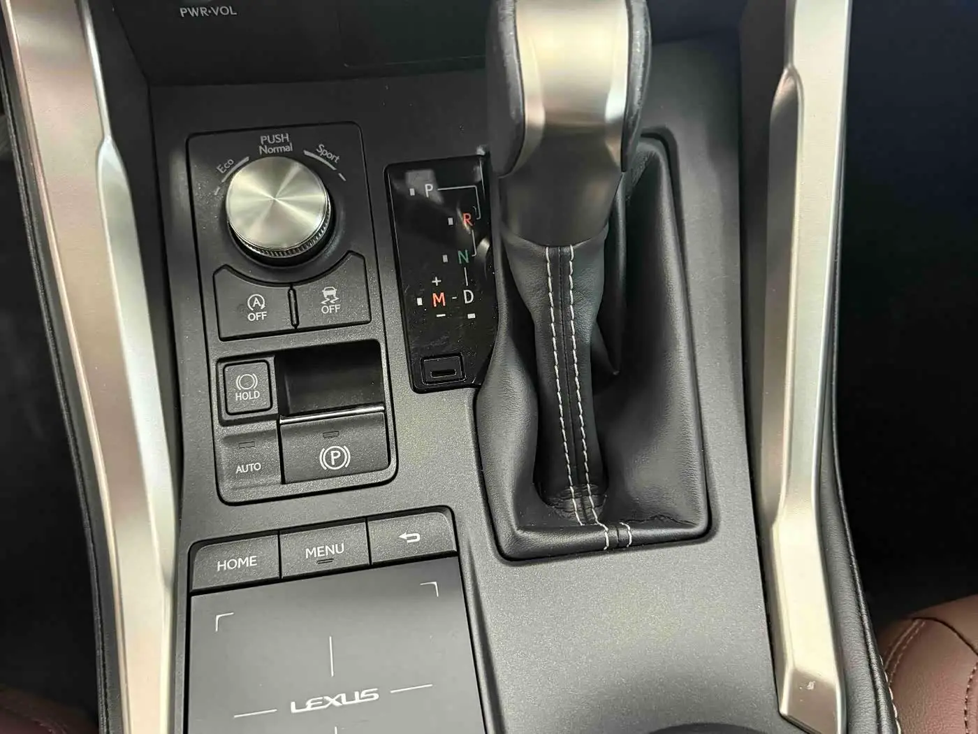 Lexus NX 2020 — Photo 15/20