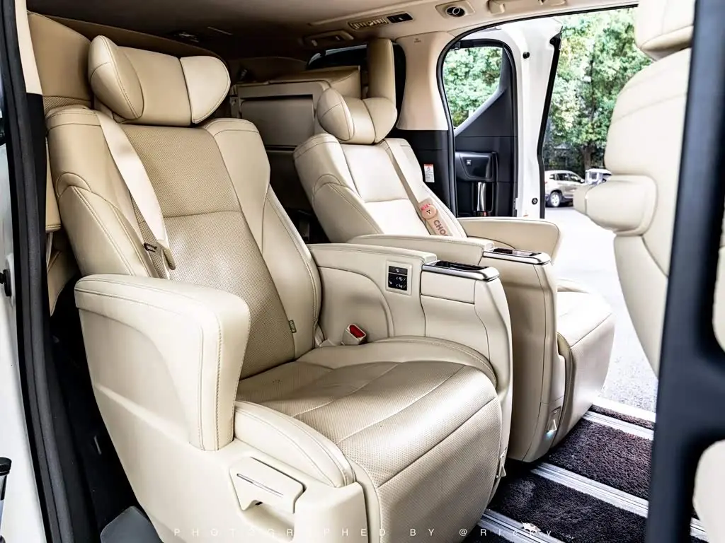 Toyota Alphard 2021 — Photo 11/16