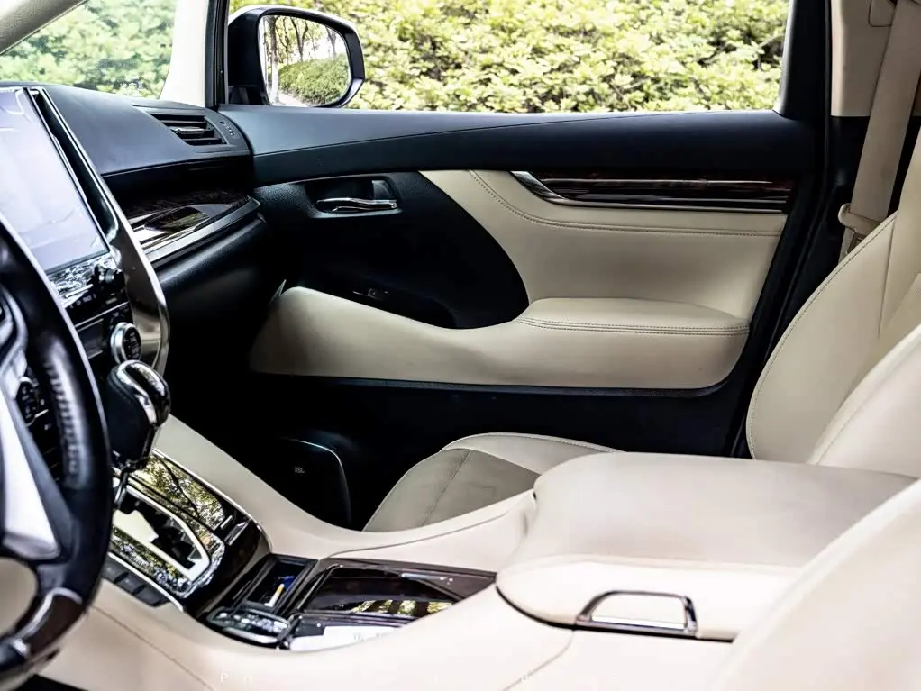 Toyota Alphard 2021 — Photo 8/16