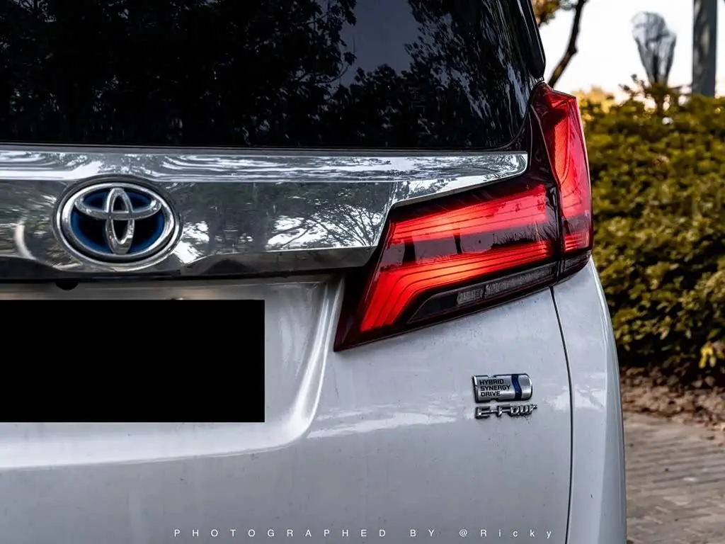 Toyota Alphard 2021 — Photo 15/16