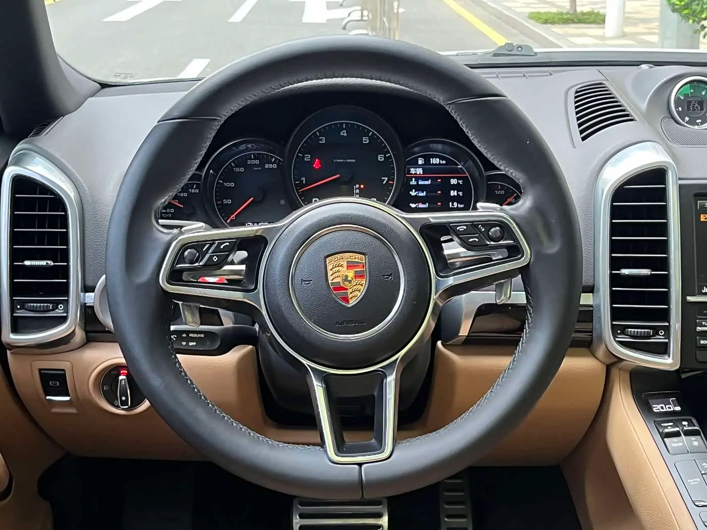 Porsche Cayenne 2016 — Photo 14/20