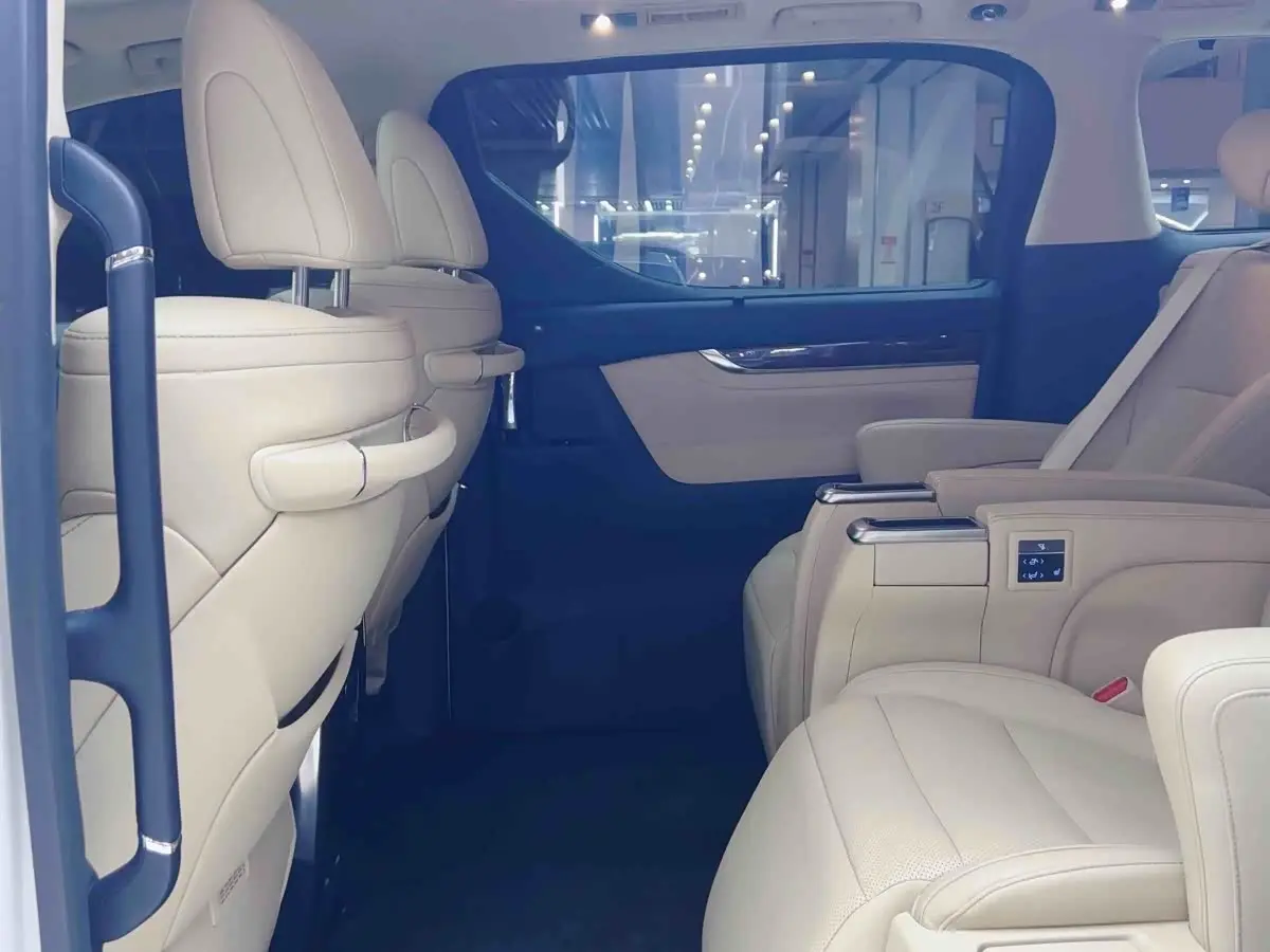 Toyota Alphard 2019 — Şəkil 8/20