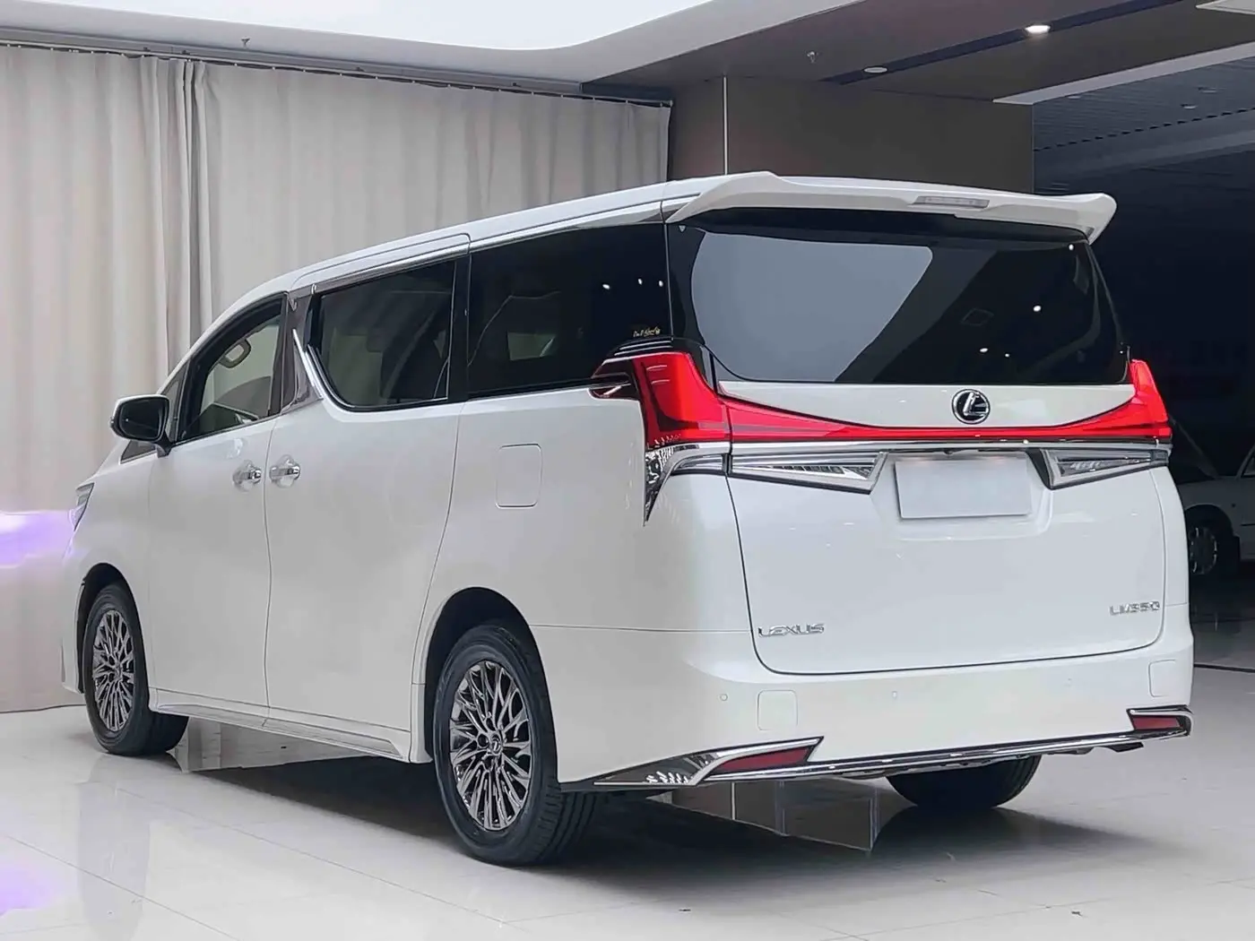 Toyota Alphard 2019 — Şəkil 18/20