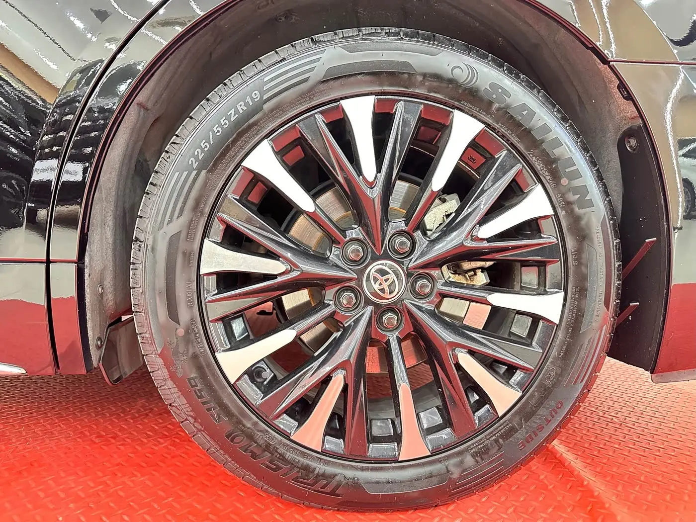 Toyota Alphard 2023 — Photo 12/12