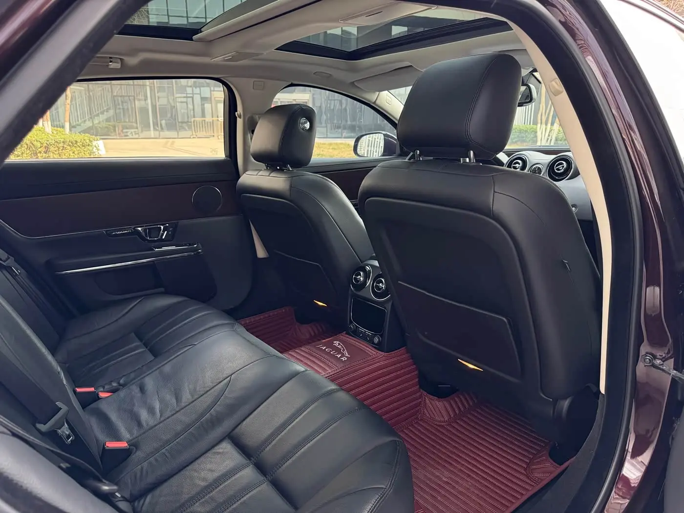 Jaguar XJ 2018 — Photo 19/20