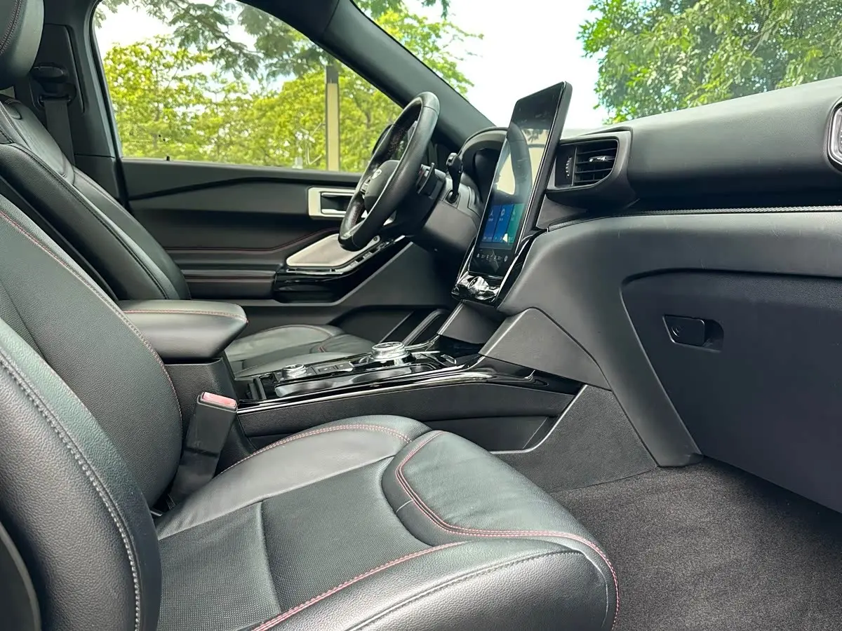 Ford Explorer 2021 — Photo 14/20