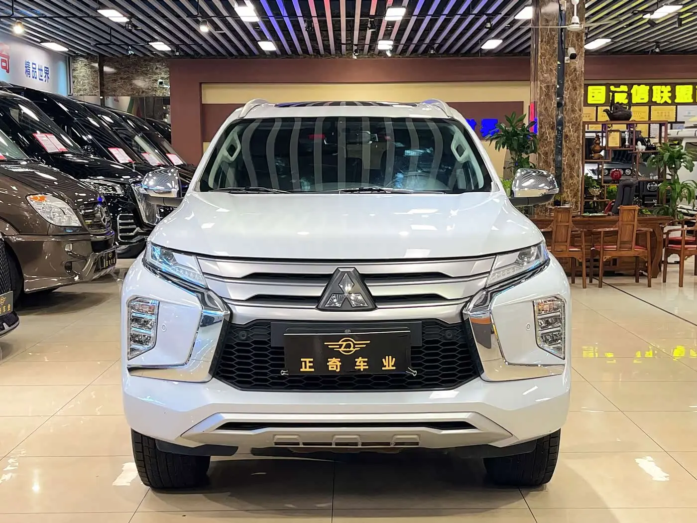 Mitsubishi Pajero Sport 2022 — Photo 2/20
