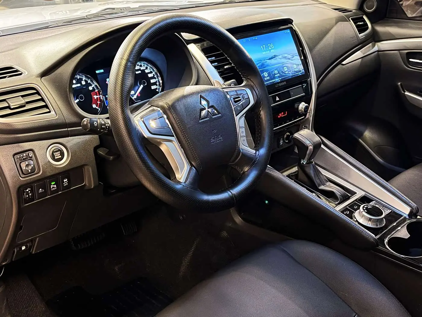 Mitsubishi Pajero Sport 2022 — Photo 19/20