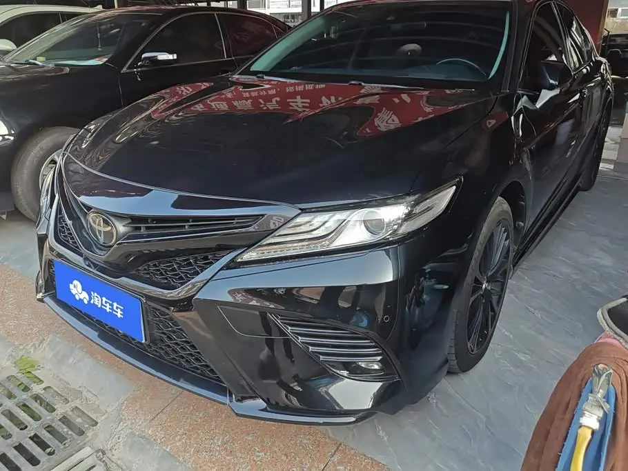 Toyota Camry 2018 — Şəkil 1/16