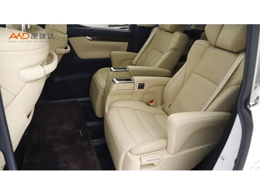 Toyota Alphard 2023 — Photo 7/11